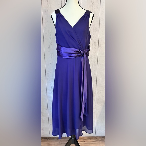 Evan Picone Dresses & Skirts - Evan Picone  A-line Sleeveless Dress Grape Mist Sleeveless Satin Size 12